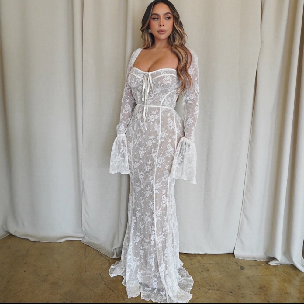 Chic White Lace Long Sleeve Dress